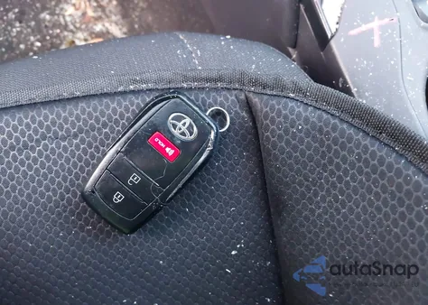 2022 Toyota Corolla Cross Le z USA, uszkodzony, nr VIN 7MUBAABG0NV030759